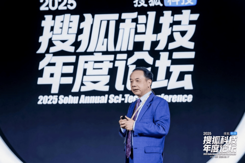 “玩”机器人的农大学子